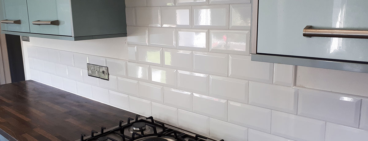 Tiling Kitchen Splashback with Subway Tiles